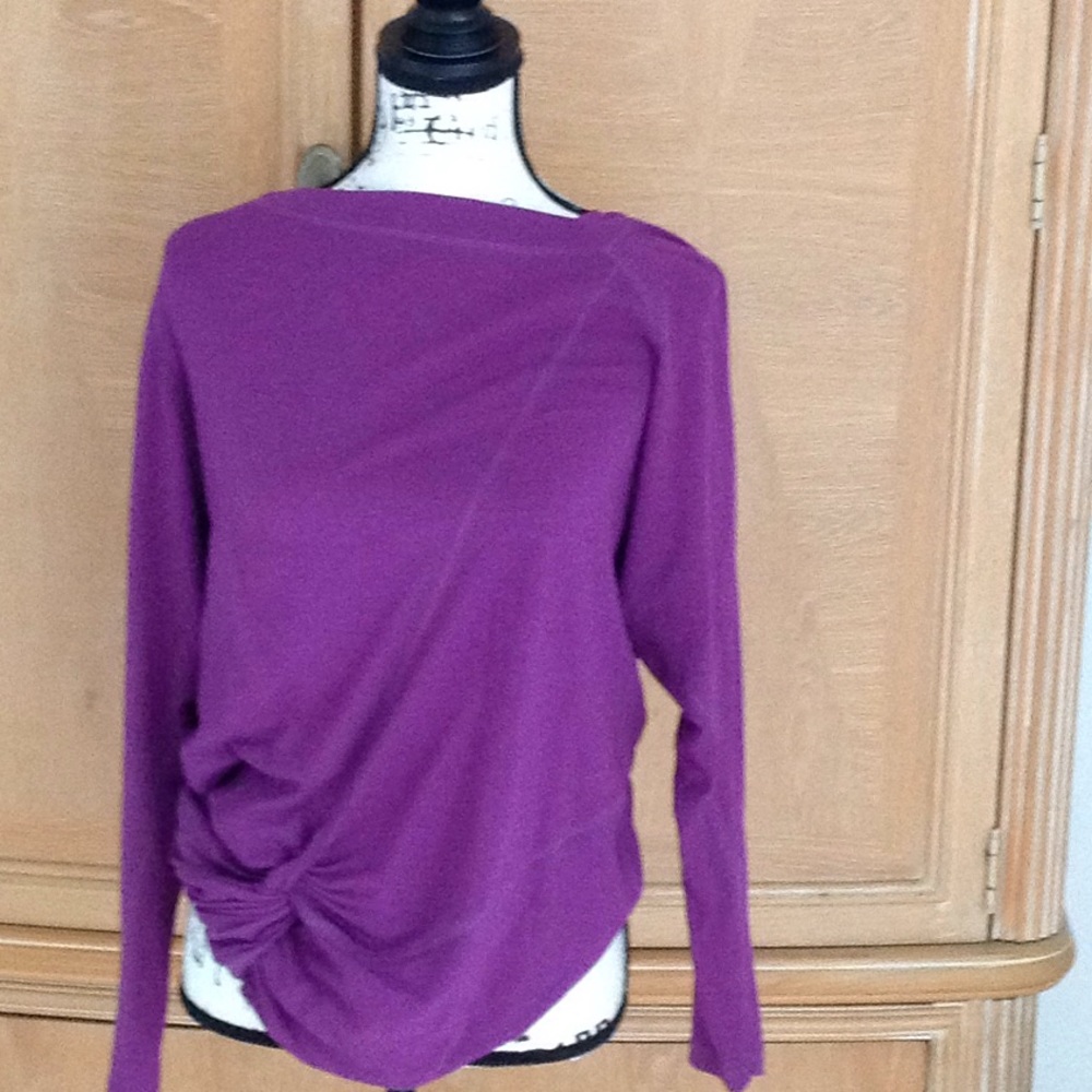 Karma twist front open back top